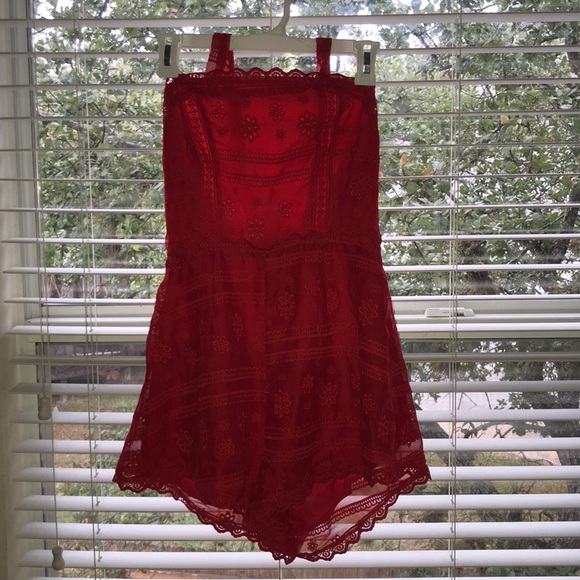 Red floral lace Romper - Picture 2 of 4